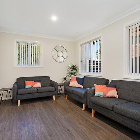 Newcastle Short Stay Accommodation - Birmingham Garden Townhouses エクステリア 写真