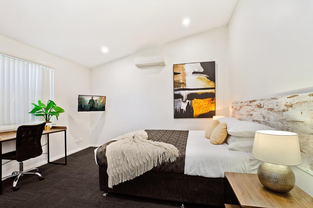 Newcastle Short Stay Accommodation - Birmingham Garden Townhouses エクステリア 写真